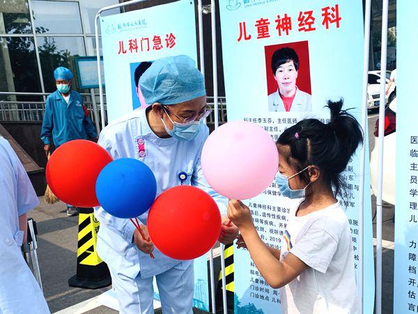 临沂市人民医院儿科开展“六一”义诊活动 专家号一号难求，爱心守护儿童健康